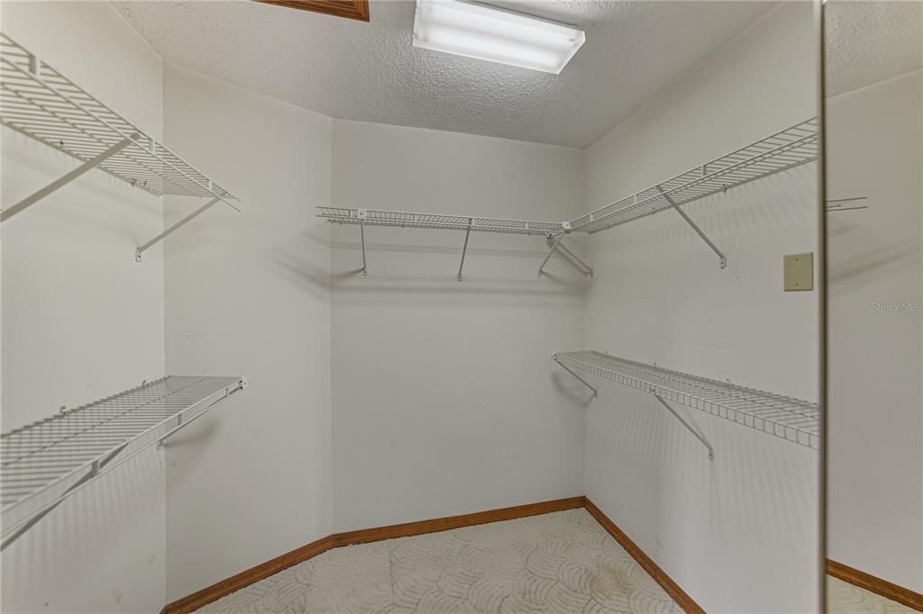 En Venta: $465,000 (4 camas, 2 baños, 2555 Pies cuadrados)