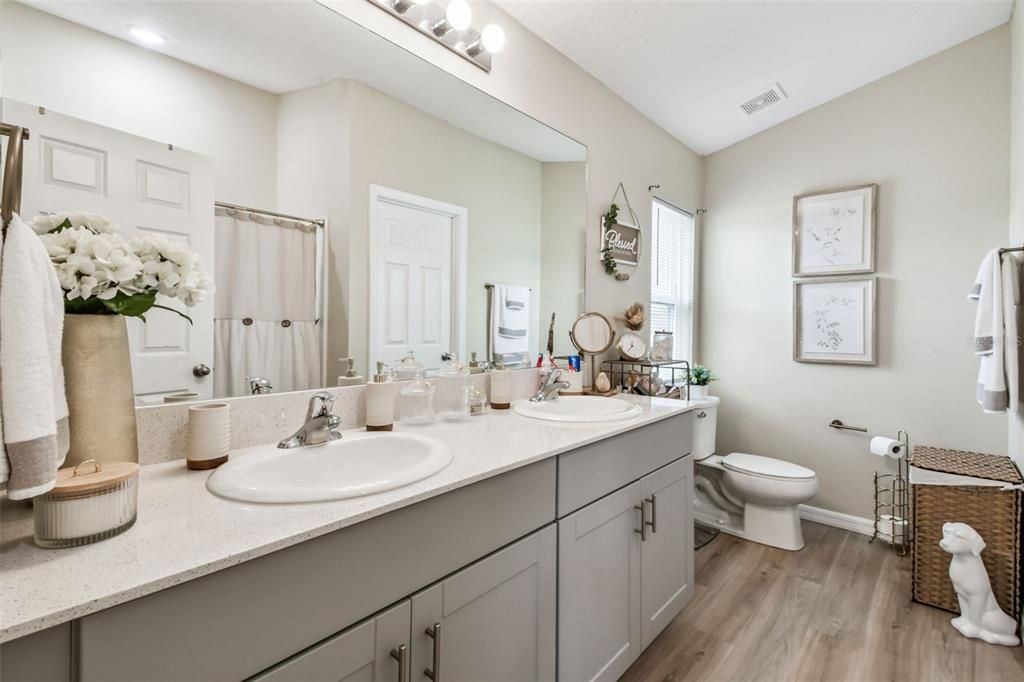 合同活跃: $350,000 (3 贝兹, 2 浴室, 1615 平方英尺)