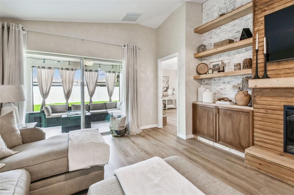 合同活跃: $350,000 (3 贝兹, 2 浴室, 1615 平方英尺)