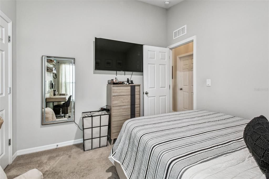 合同活跃: $350,000 (3 贝兹, 2 浴室, 1615 平方英尺)