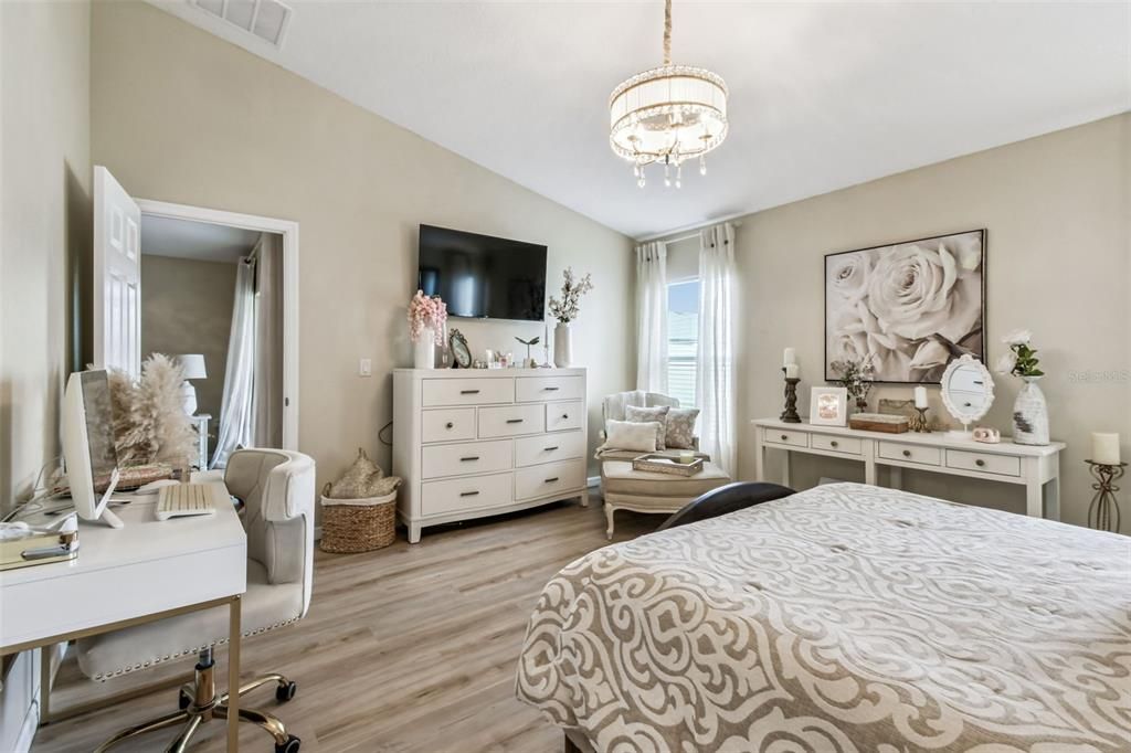 合同活跃: $350,000 (3 贝兹, 2 浴室, 1615 平方英尺)