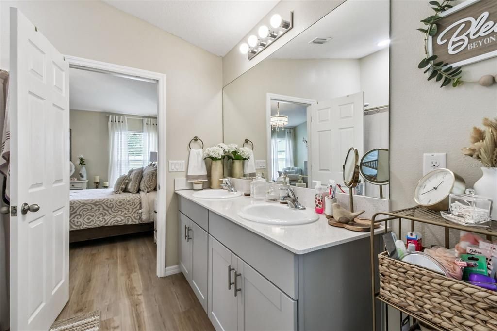 合同活跃: $350,000 (3 贝兹, 2 浴室, 1615 平方英尺)