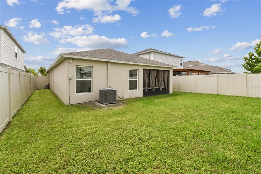 合同活跃: $350,000 (3 贝兹, 2 浴室, 1615 平方英尺)