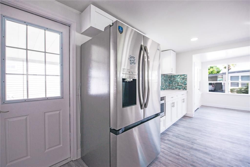 合同活跃: $189,900 (2 贝兹, 2 浴室, 912 平方英尺)