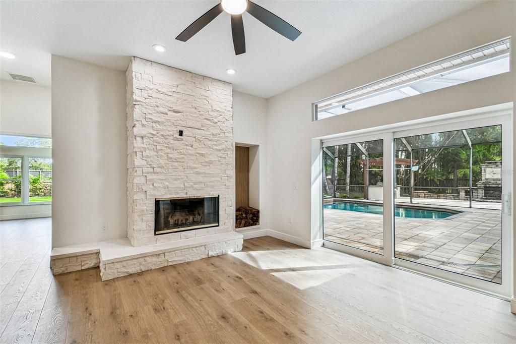 En Venta: $1,175,000 (4 camas, 3 baños, 3259 Pies cuadrados)