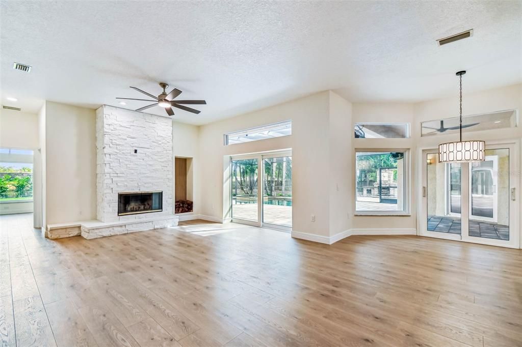 En Venta: $1,175,000 (4 camas, 3 baños, 3259 Pies cuadrados)