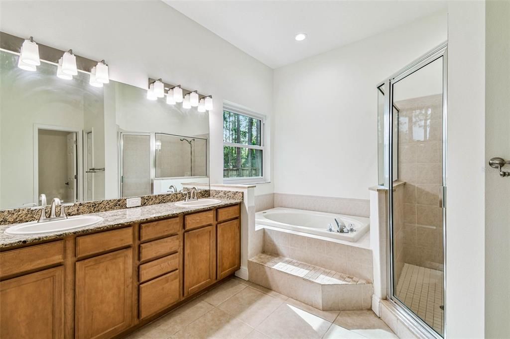 En Venta: $1,175,000 (4 camas, 3 baños, 3259 Pies cuadrados)