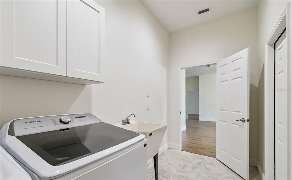 En Venta: $1,175,000 (4 camas, 3 baños, 3259 Pies cuadrados)