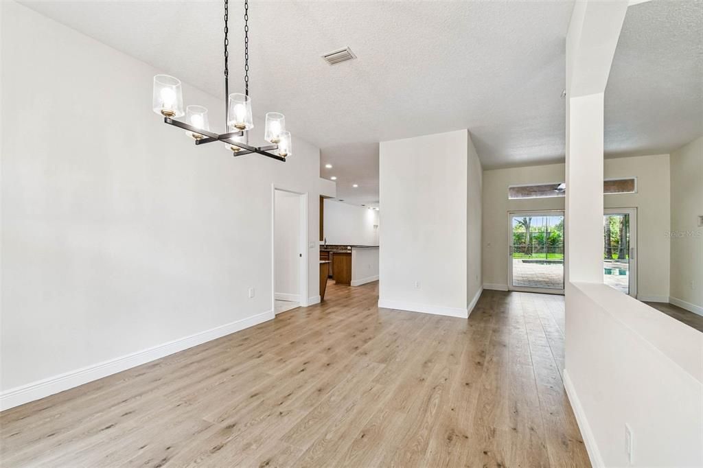 En Venta: $1,175,000 (4 camas, 3 baños, 3259 Pies cuadrados)