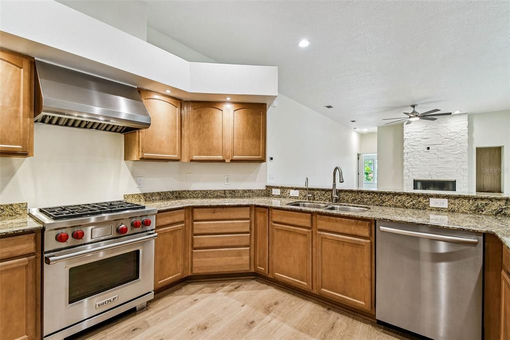 En Venta: $1,175,000 (4 camas, 3 baños, 3259 Pies cuadrados)