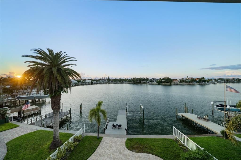 For Sale: $2,990,000 (4 beds, 3 baths, 3135 Square Feet)