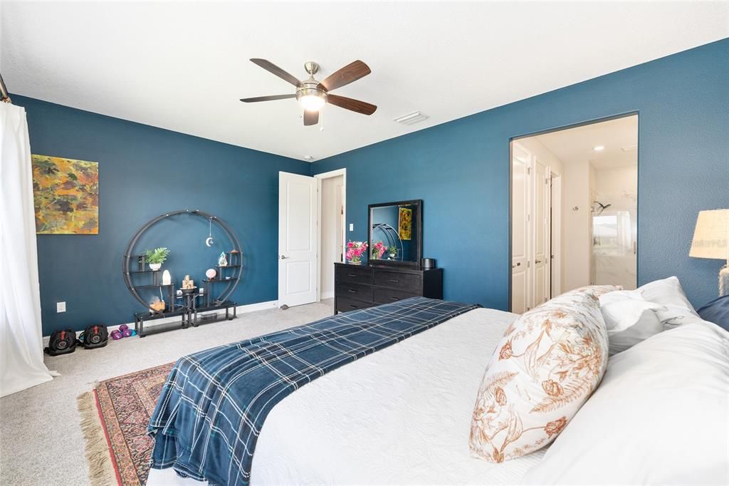 Activo con contrato: $4,700 (3 camas, 3 baños, 1943 Pies cuadrados)