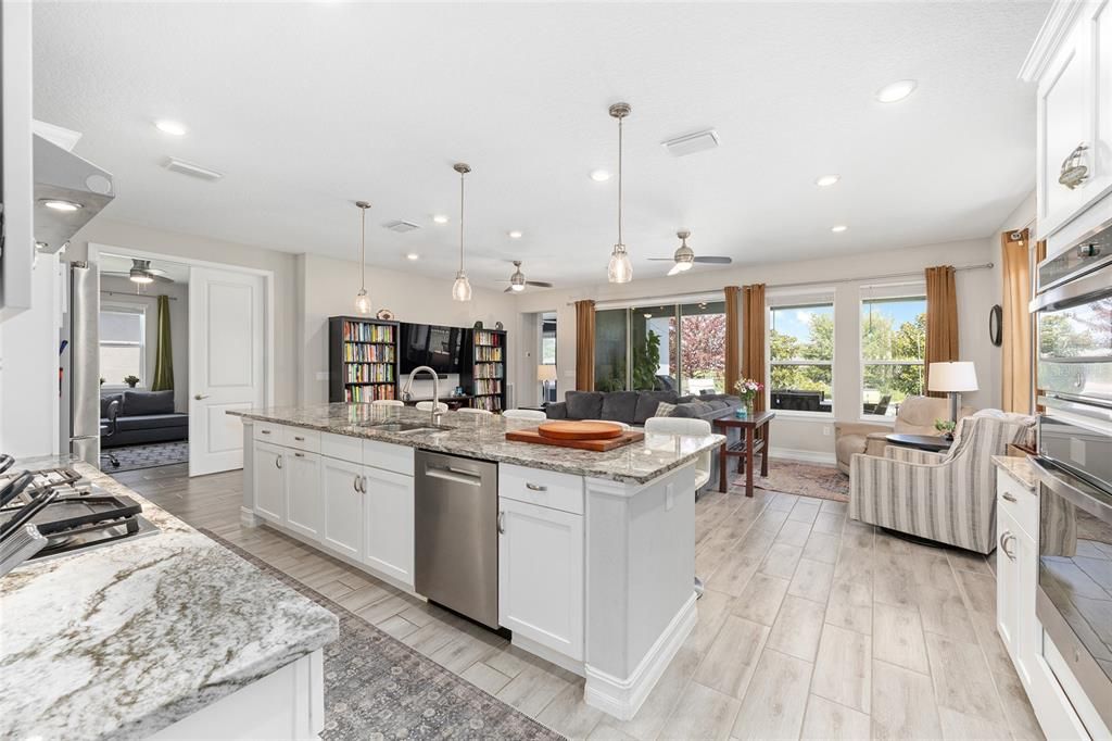 Activo con contrato: $4,700 (3 camas, 3 baños, 1943 Pies cuadrados)