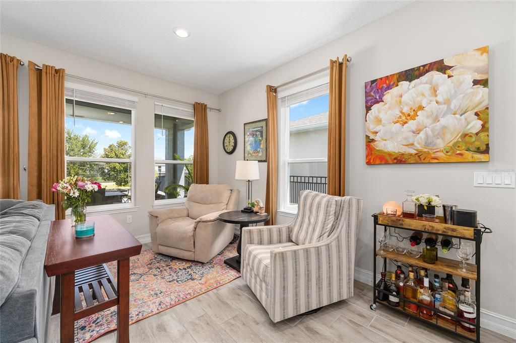 Activo con contrato: $4,700 (3 camas, 3 baños, 1943 Pies cuadrados)