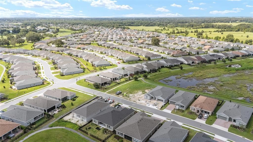 Activo con contrato: $4,700 (3 camas, 3 baños, 1943 Pies cuadrados)