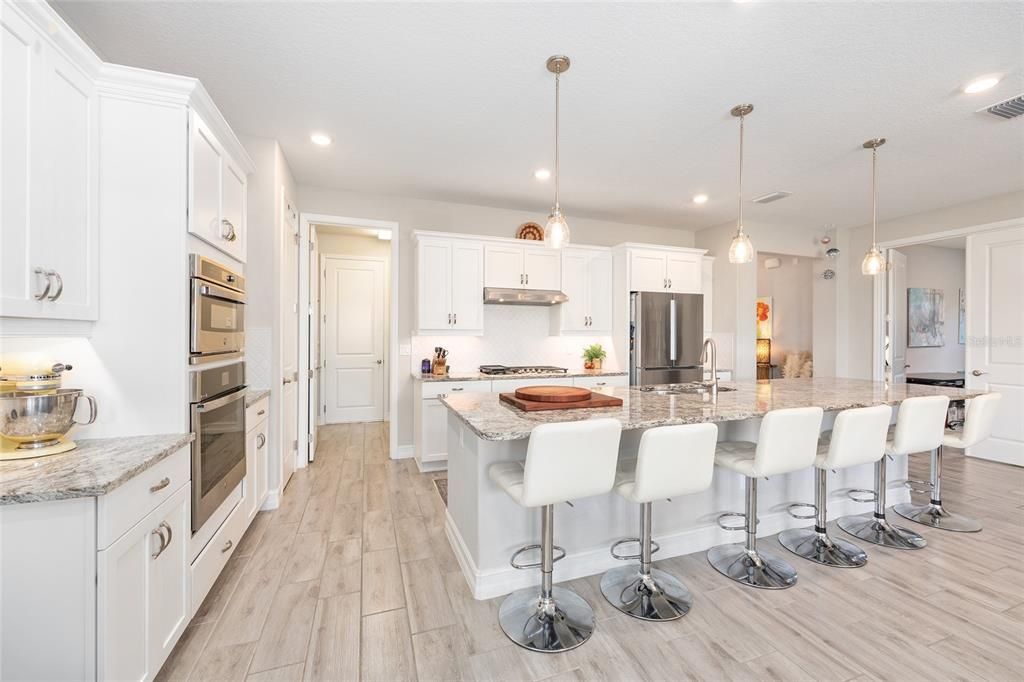 Activo con contrato: $4,700 (3 camas, 3 baños, 1943 Pies cuadrados)