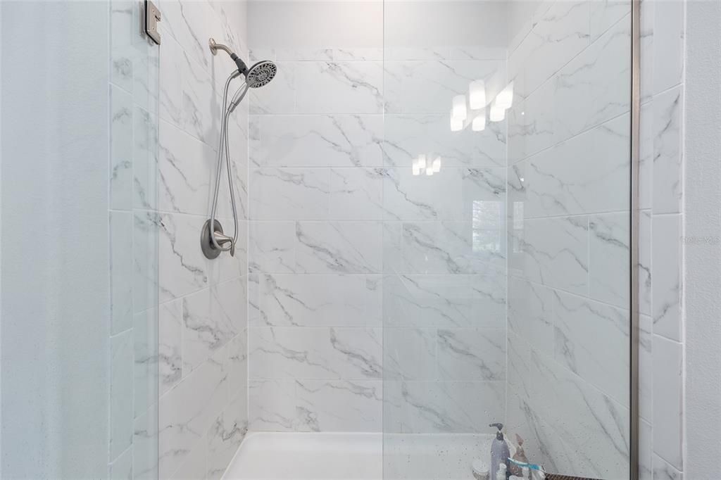 Activo con contrato: $4,700 (3 camas, 3 baños, 1943 Pies cuadrados)