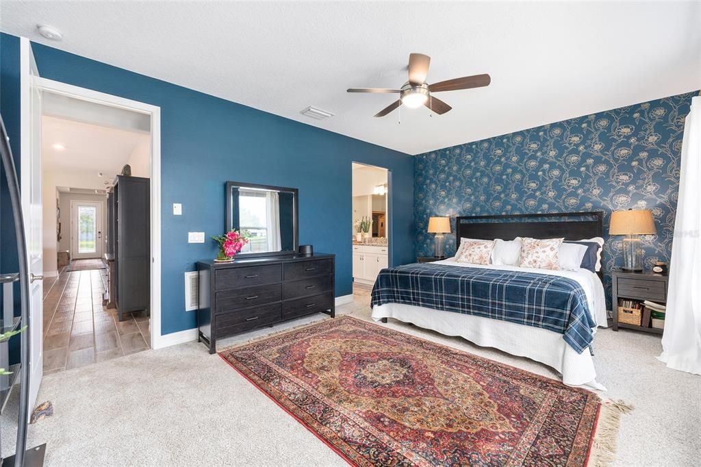 Activo con contrato: $4,700 (3 camas, 3 baños, 1943 Pies cuadrados)