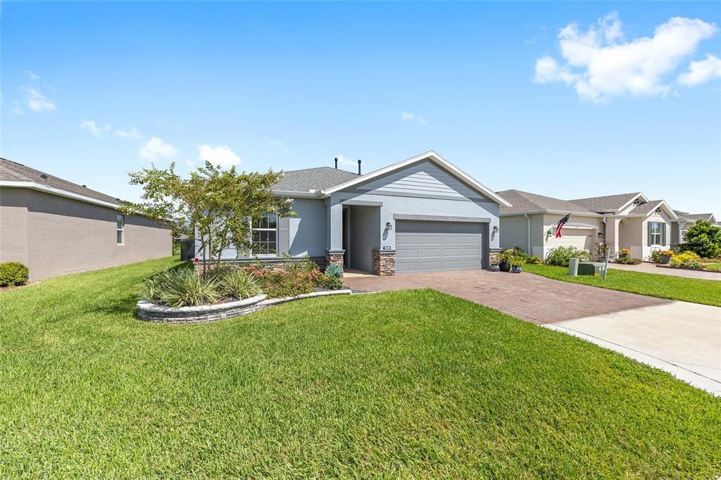 Activo con contrato: $4,700 (3 camas, 3 baños, 1943 Pies cuadrados)