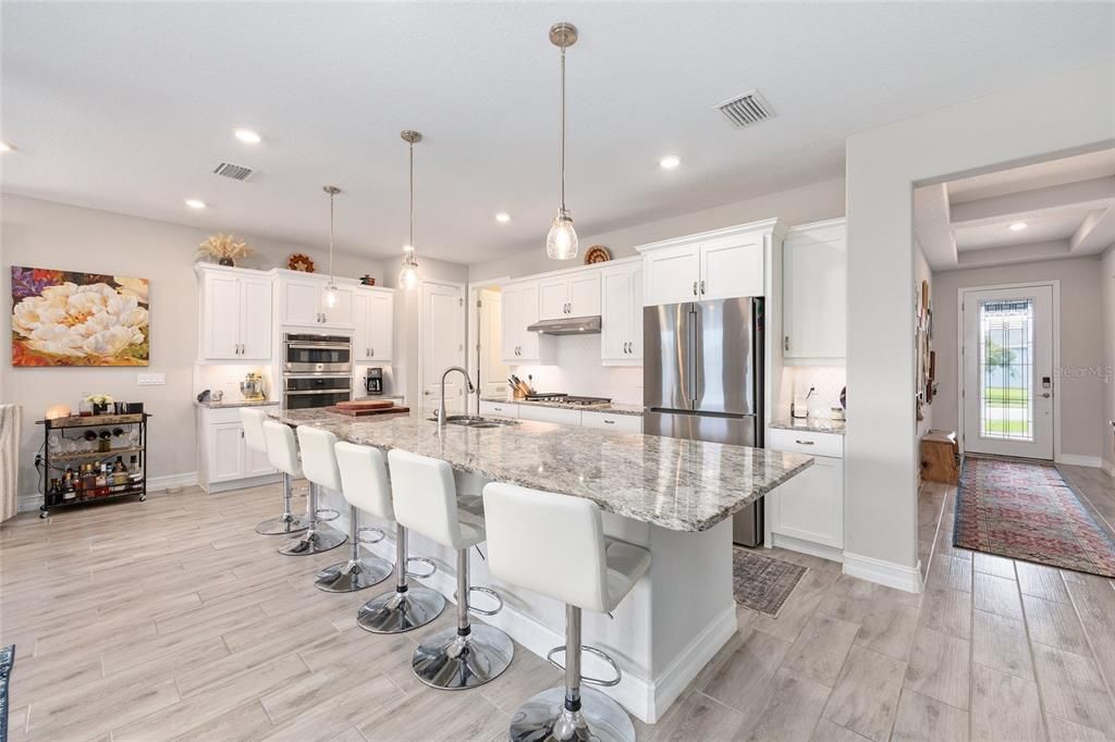 Activo con contrato: $4,700 (3 camas, 3 baños, 1943 Pies cuadrados)