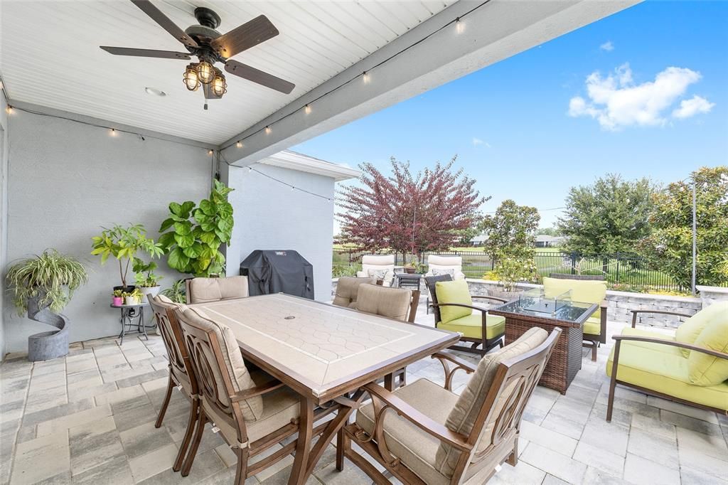 Activo con contrato: $4,700 (3 camas, 3 baños, 1943 Pies cuadrados)