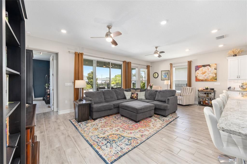 Activo con contrato: $4,700 (3 camas, 3 baños, 1943 Pies cuadrados)