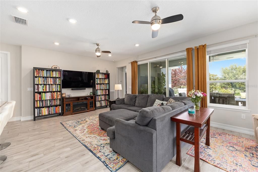 Activo con contrato: $4,700 (3 camas, 3 baños, 1943 Pies cuadrados)