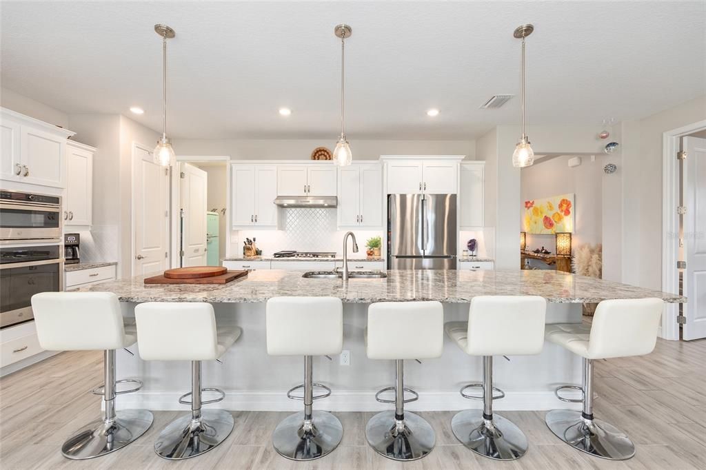 Activo con contrato: $4,700 (3 camas, 3 baños, 1943 Pies cuadrados)