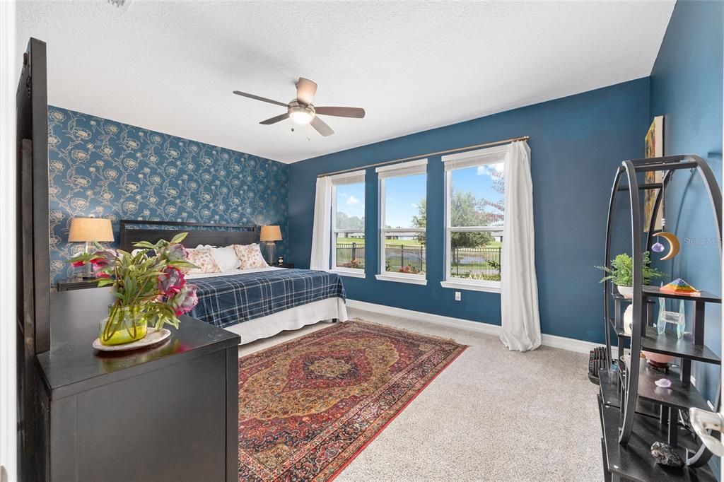 Activo con contrato: $4,700 (3 camas, 3 baños, 1943 Pies cuadrados)