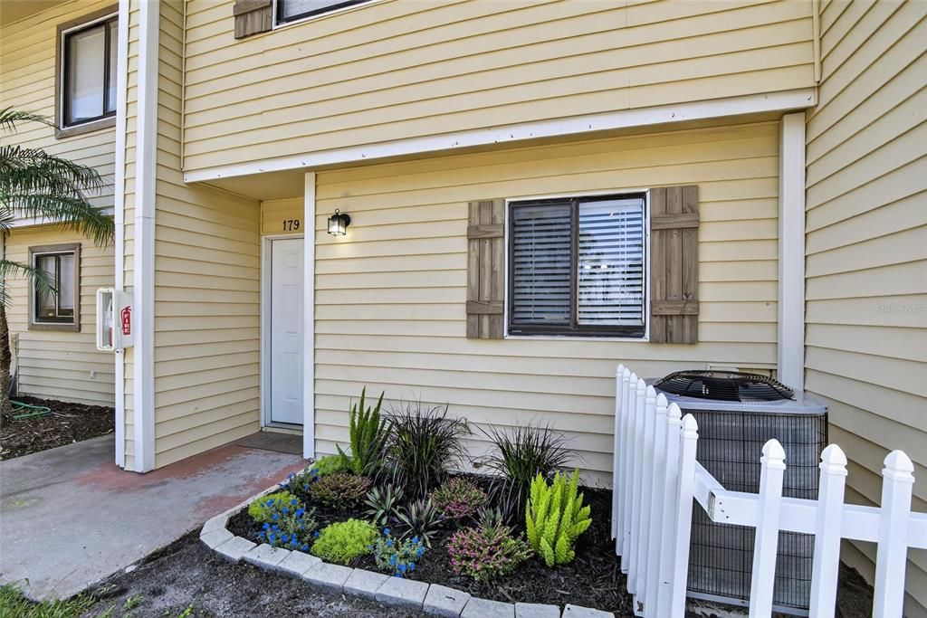 En Venta: $173,999 (2 camas, 2 baños, 1032 Pies cuadrados)