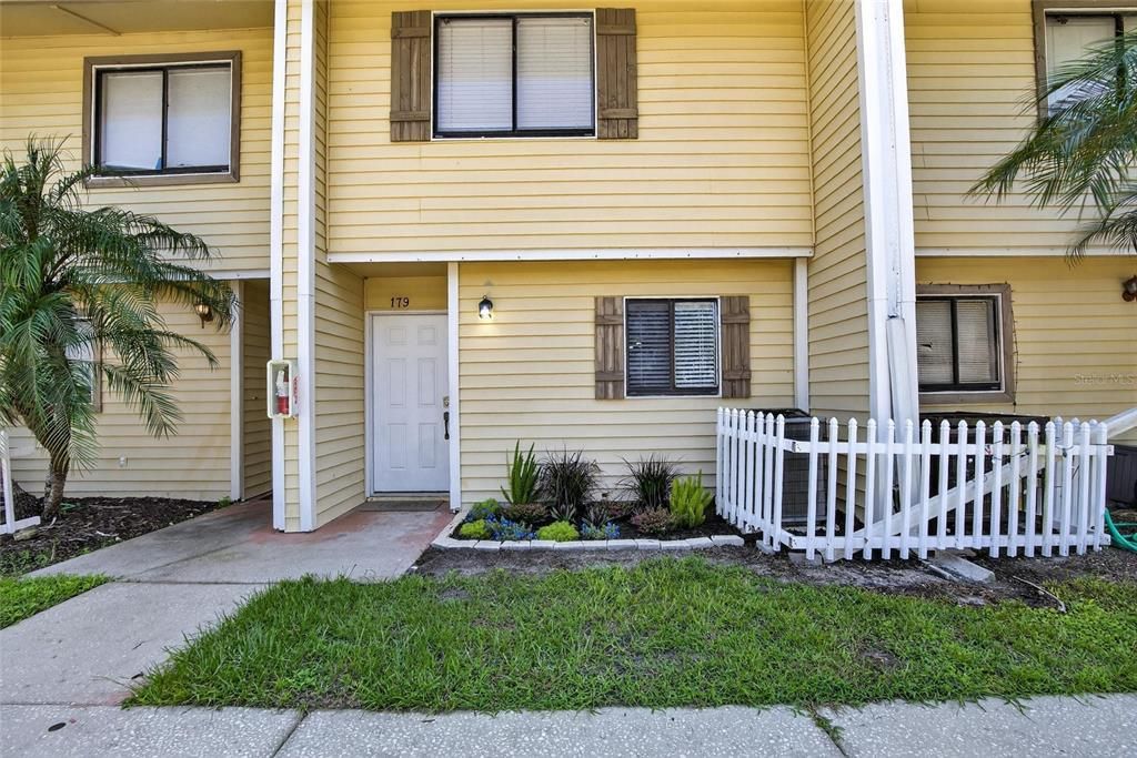 En Venta: $173,999 (2 camas, 2 baños, 1032 Pies cuadrados)