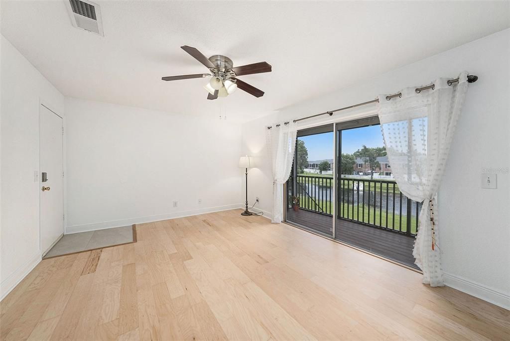 For Sale: $155,000 (1 beds, 1 baths, 644 Square Feet)