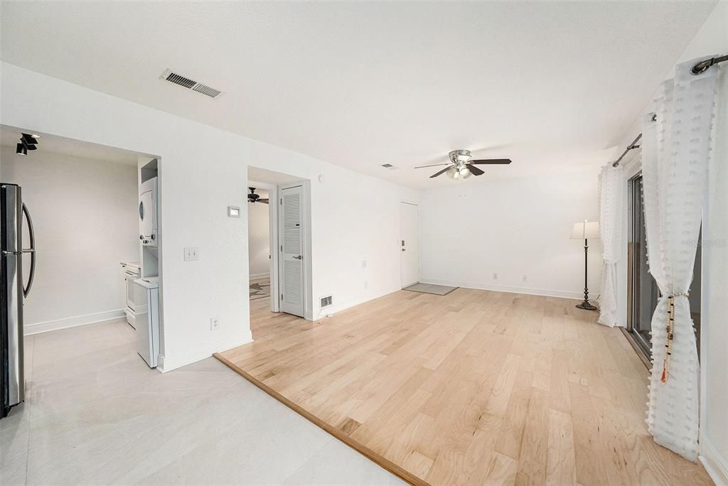 For Sale: $155,000 (1 beds, 1 baths, 644 Square Feet)