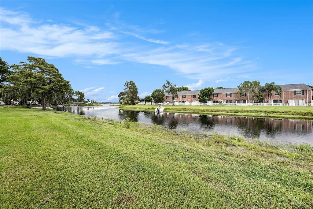 For Sale: $155,000 (1 beds, 1 baths, 644 Square Feet)