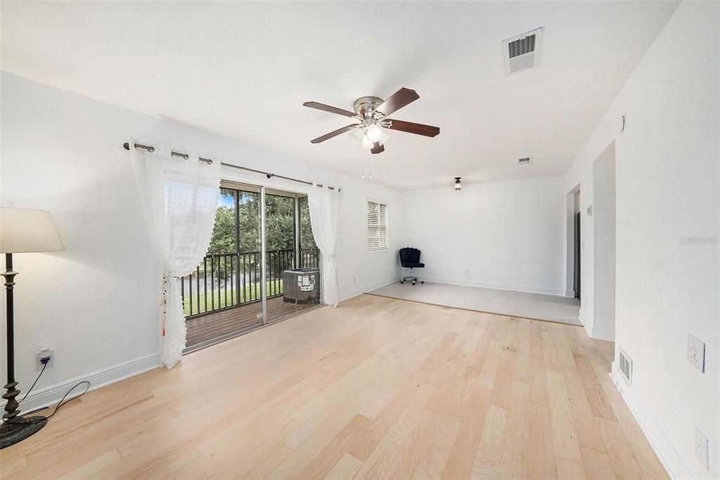 For Sale: $155,000 (1 beds, 1 baths, 644 Square Feet)