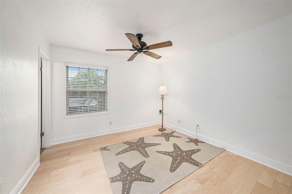 For Sale: $155,000 (1 beds, 1 baths, 644 Square Feet)