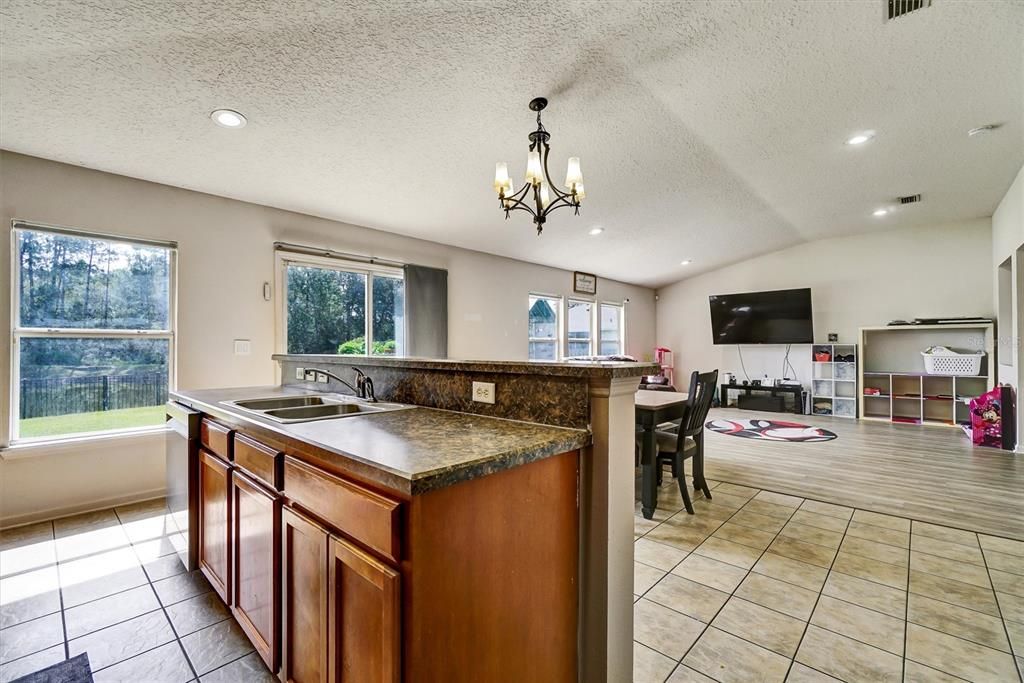 Active With Contract: $285,000 (3 beds, 2 baths, 1708 Square Feet)