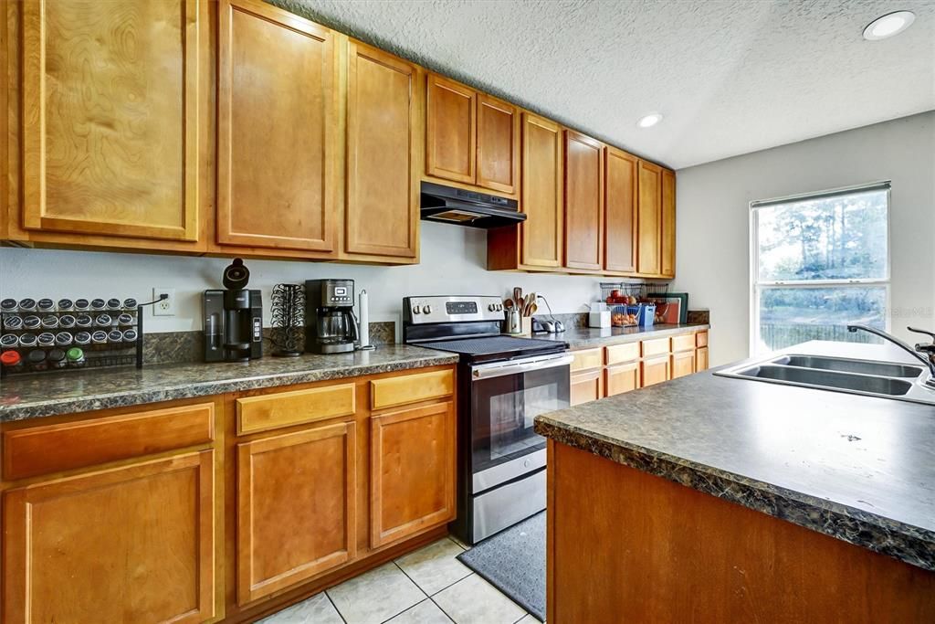 Active With Contract: $285,000 (3 beds, 2 baths, 1708 Square Feet)