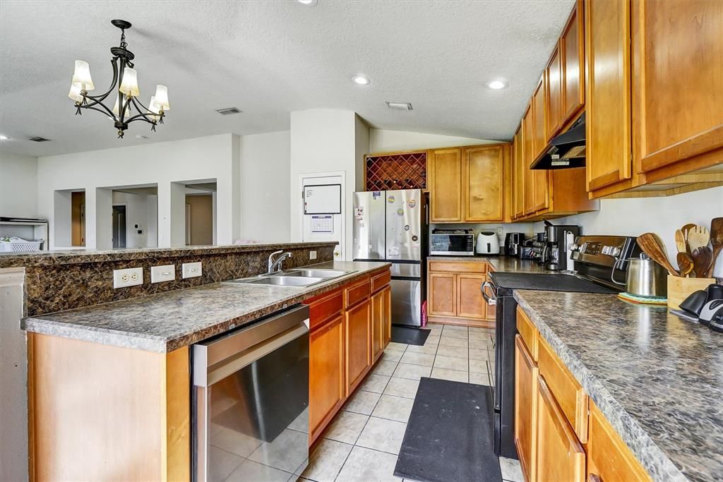 Active With Contract: $285,000 (3 beds, 2 baths, 1708 Square Feet)