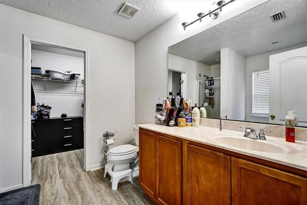 Active With Contract: $285,000 (3 beds, 2 baths, 1708 Square Feet)