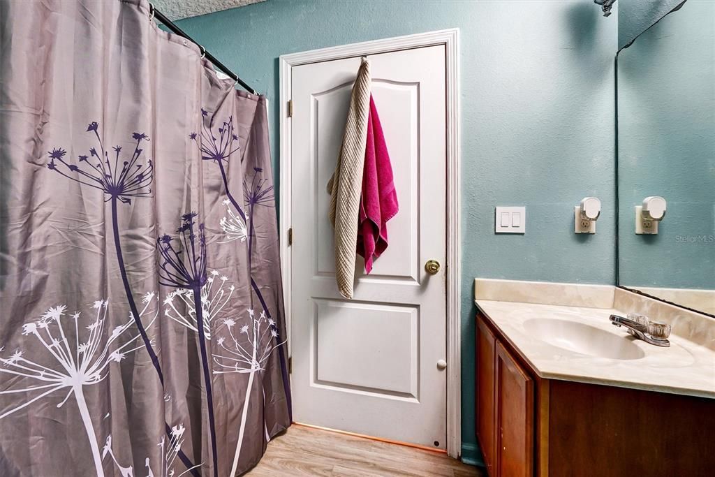 Active With Contract: $285,000 (3 beds, 2 baths, 1708 Square Feet)