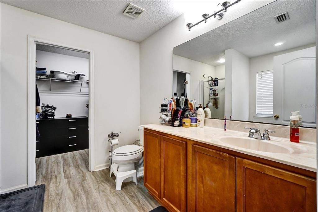 Active With Contract: $285,000 (3 beds, 2 baths, 1708 Square Feet)