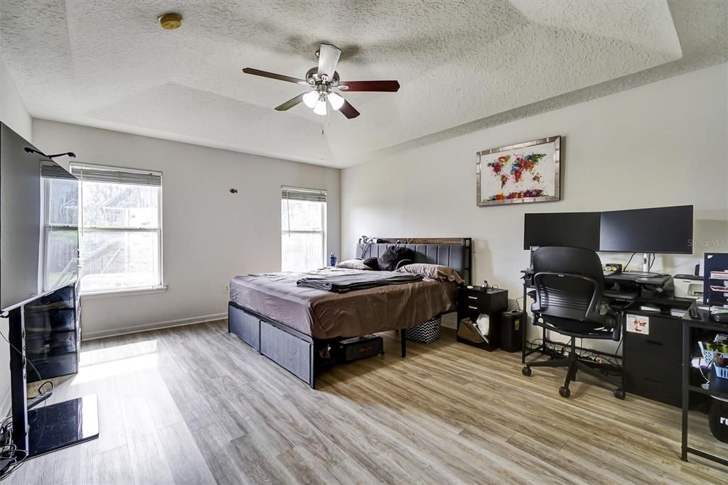 Active With Contract: $285,000 (3 beds, 2 baths, 1708 Square Feet)