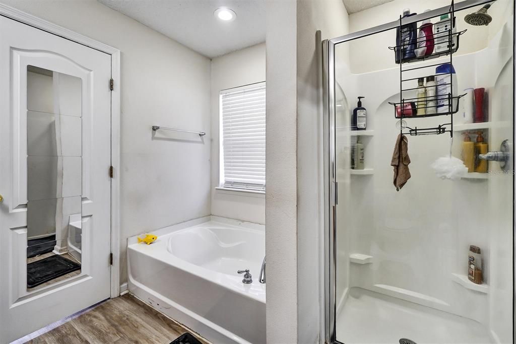 Active With Contract: $285,000 (3 beds, 2 baths, 1708 Square Feet)