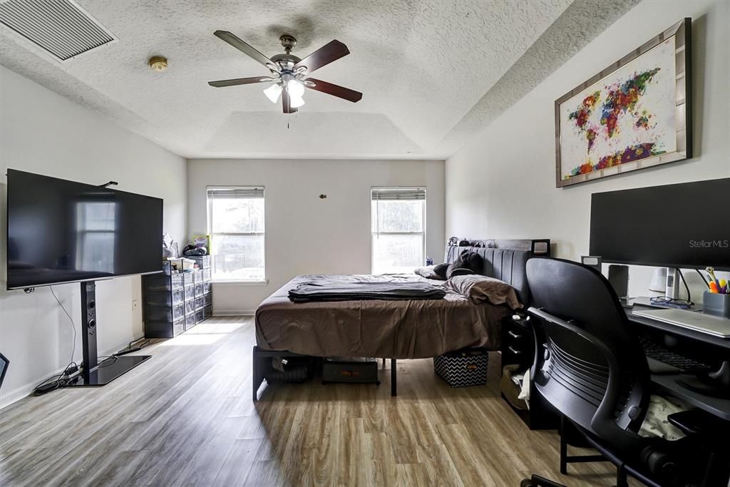 Active With Contract: $285,000 (3 beds, 2 baths, 1708 Square Feet)