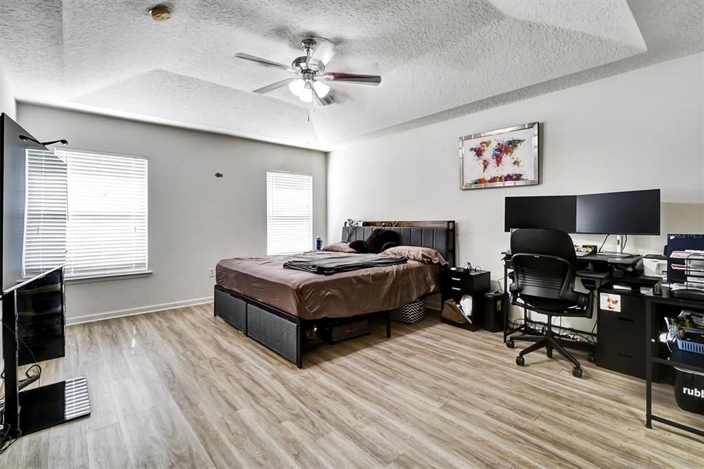 Active With Contract: $285,000 (3 beds, 2 baths, 1708 Square Feet)