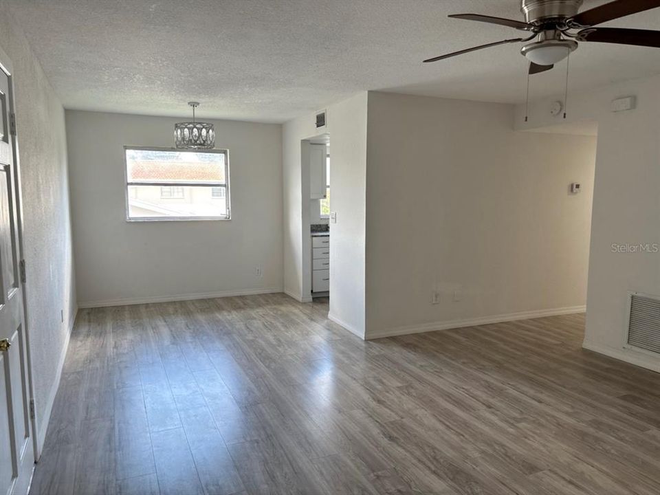 Active With Contract: $115,000 (2 beds, 2 baths, 890 Square Feet)