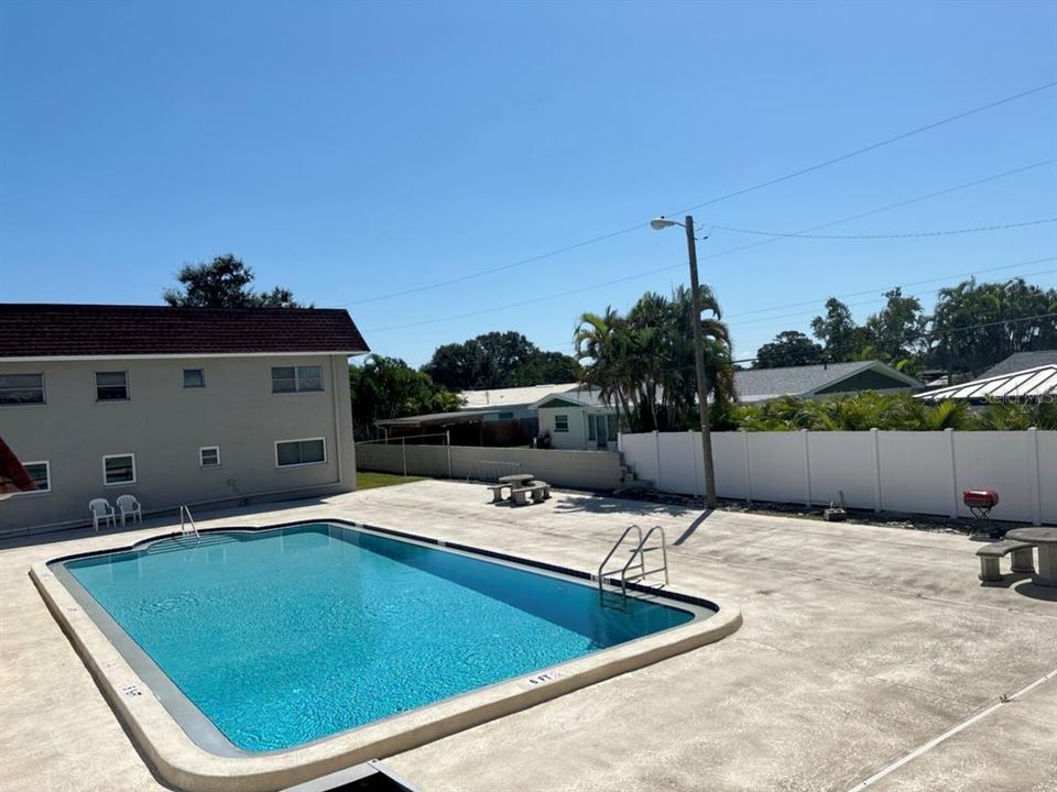 Active With Contract: $115,000 (2 beds, 2 baths, 890 Square Feet)