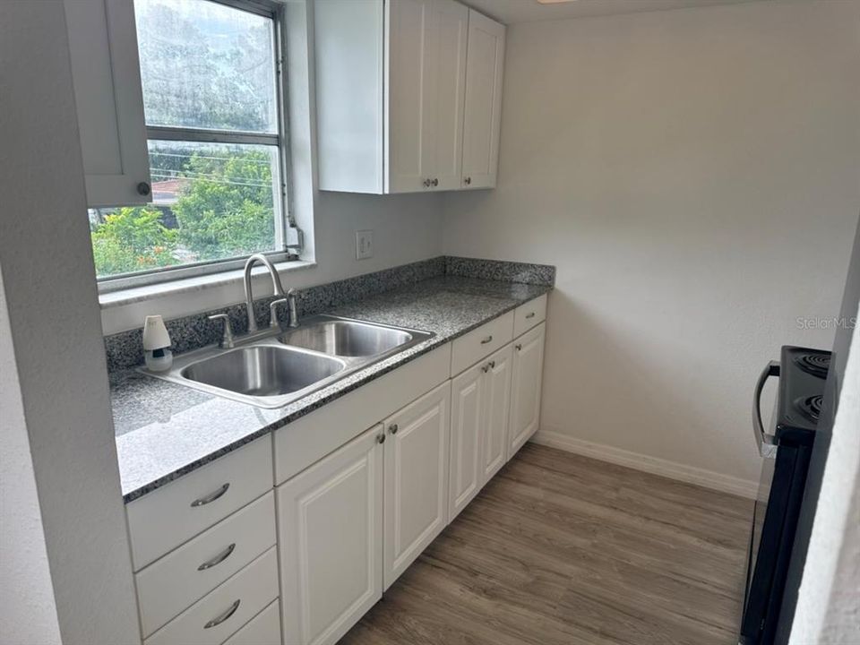 Active With Contract: $115,000 (2 beds, 2 baths, 890 Square Feet)