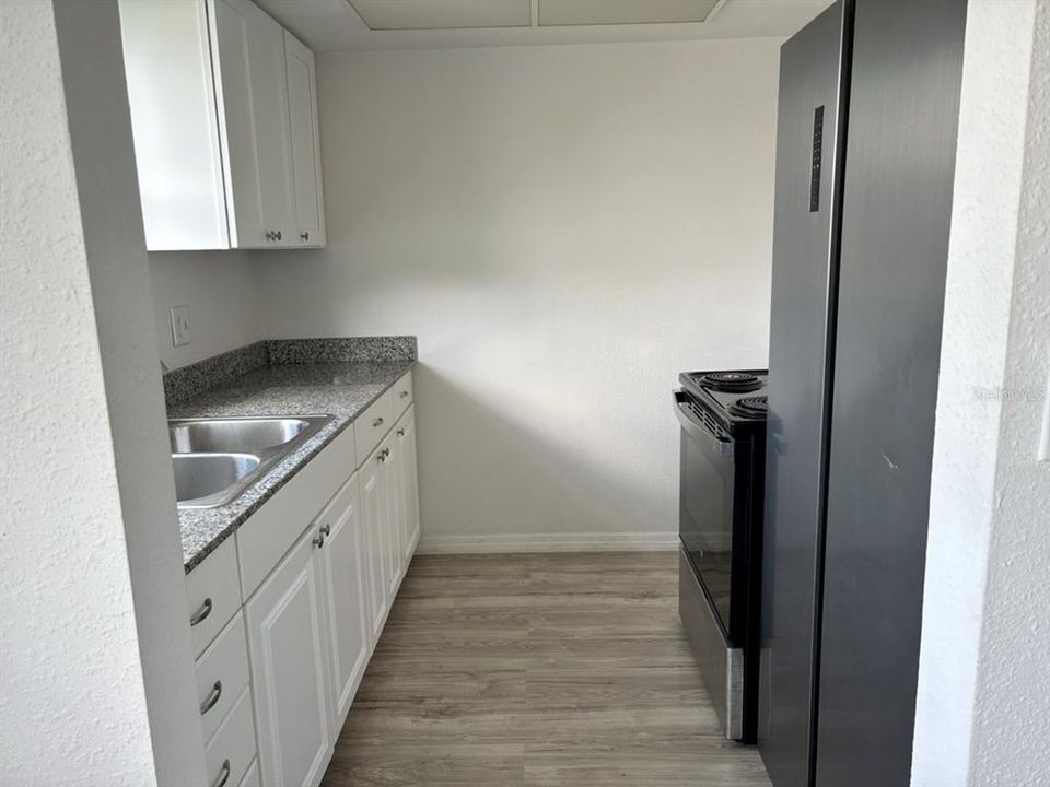 Active With Contract: $115,000 (2 beds, 2 baths, 890 Square Feet)